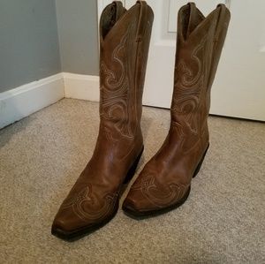 Ariat cowgirl boots